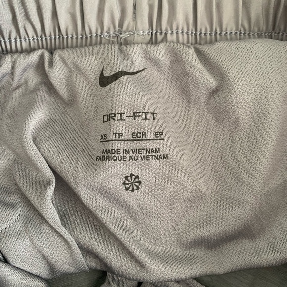 Grey Nike shorts sizes S and XS - Picture 4 of 4